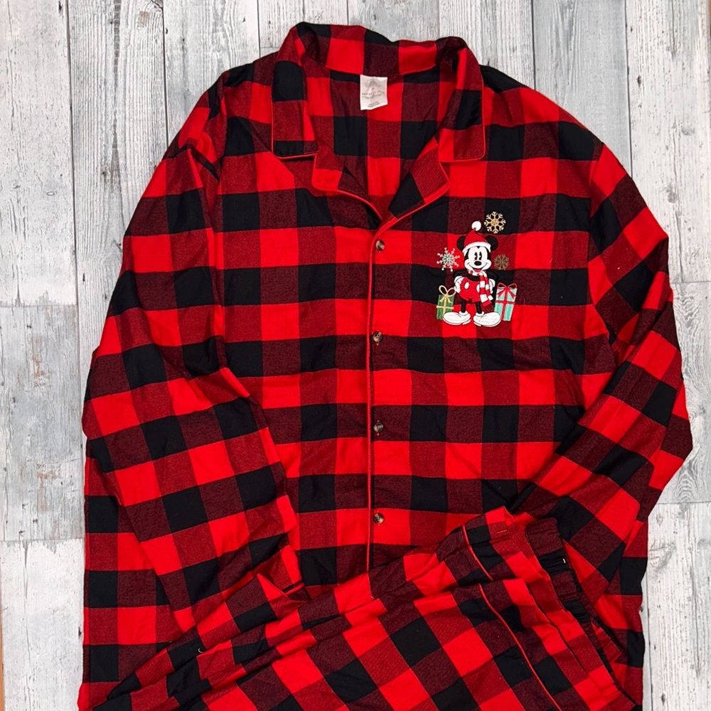 Disney men’s XL Buffalo Plaid Mickey Mouse Holiday Pajama Set